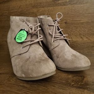 SOLD -👢2/$25👢 Arizona Jean Co. - Lilly Wedge Booties